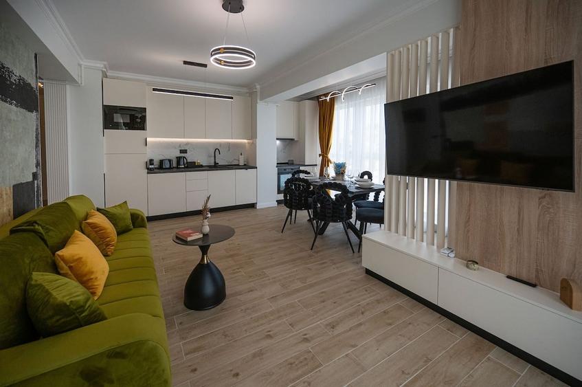 Apartament cu 3 camere decomandat în Mamaia-Sat