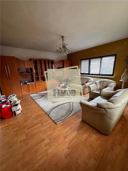 Casă cu 10 camere cu Teren 450 Mp în Central