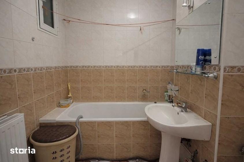 Apartament cu 3 camere decomandat în Berceni