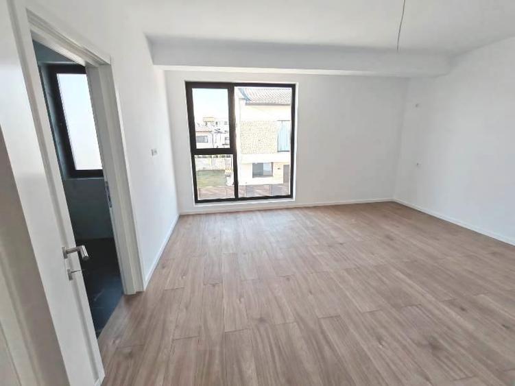 Casă cu 4 camere cu Teren 235 Mp în Prelungirea Ghencea
