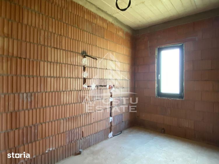 Casă cu 5 camere cu Teren 1330 Mp în Urseni