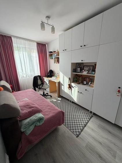 Apartament cu 3 camere semidecomandat, mobilat în Brazda lui Novac