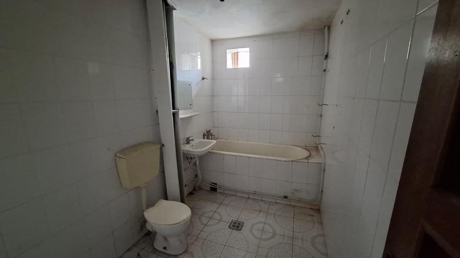 Casă cu 6 camere cu Teren 416 Mp în Central