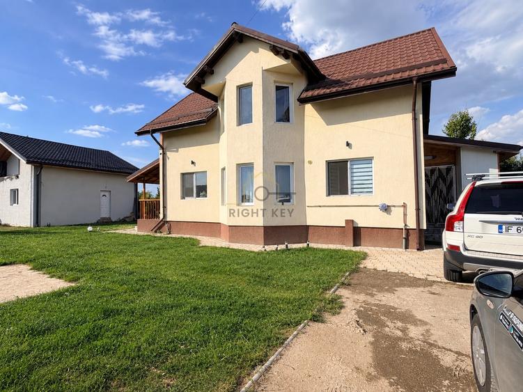 Casă individuală cu 9 camere cu Teren 600 Mp în Domnești