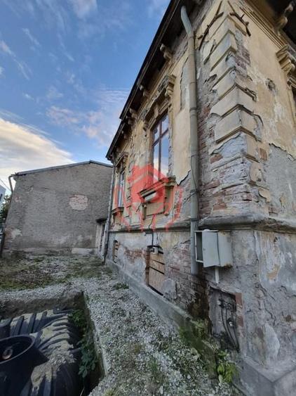 Casă individuală cu 7 camere cu Canalizare în Unirii