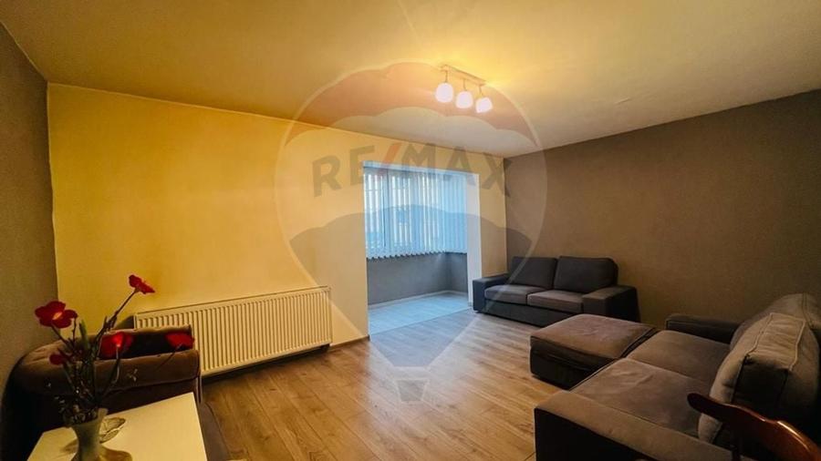 Apartament cu 3 camere decomandat, mobilat în Traian