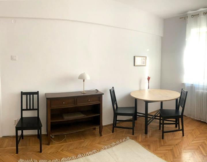 Apartament cu 2 camere decomandat în Capitale