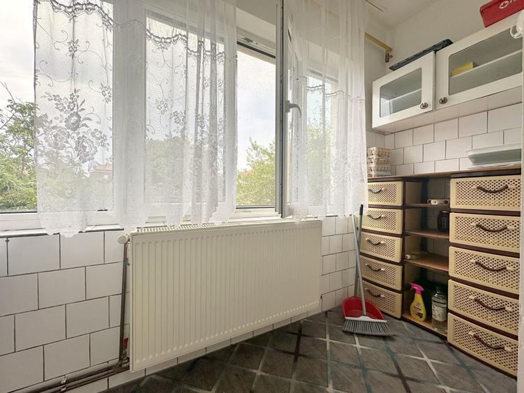 Apartament cu 2 camere decomandat, etaj intermediar - 9