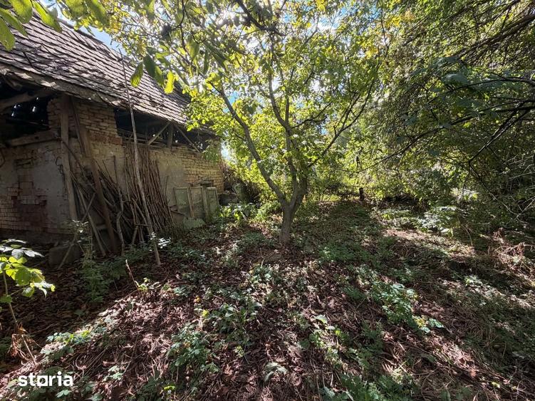 Casă cu 2 camere cu Teren 1000 Mp în Acățari