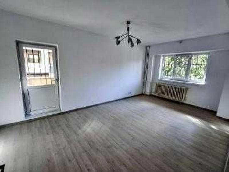 Apartament cu 3 camere decomandat în Popoveni