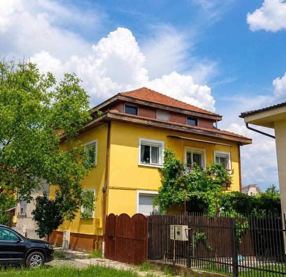 Casă cu 8 camere cu Teren 225 Mp în Ghiroda
