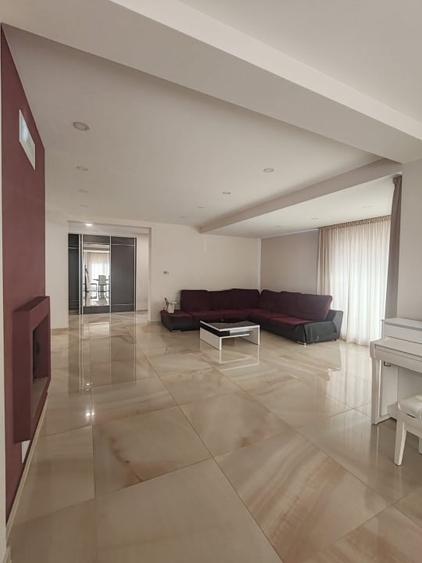 Casă individuală cu 4 camere cu Canalizare în Exterior Vest