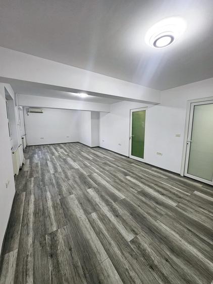 Apartament cu 3 camere decomandat în Republicii