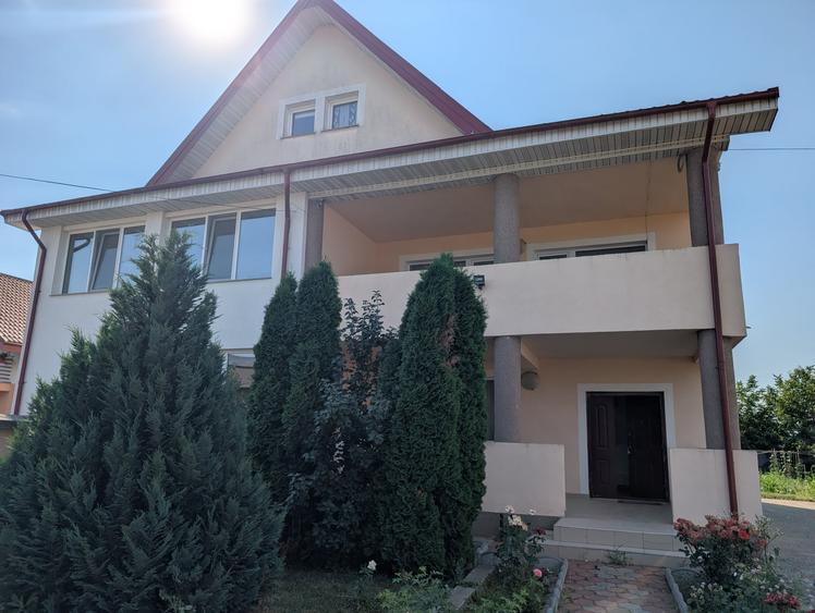 Duplex cu 5 camere cu Canalizare în Lilieci