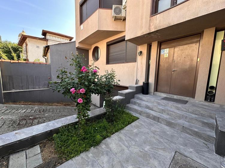 Casă individuală cu 6 camere cu Piscina în Unirii