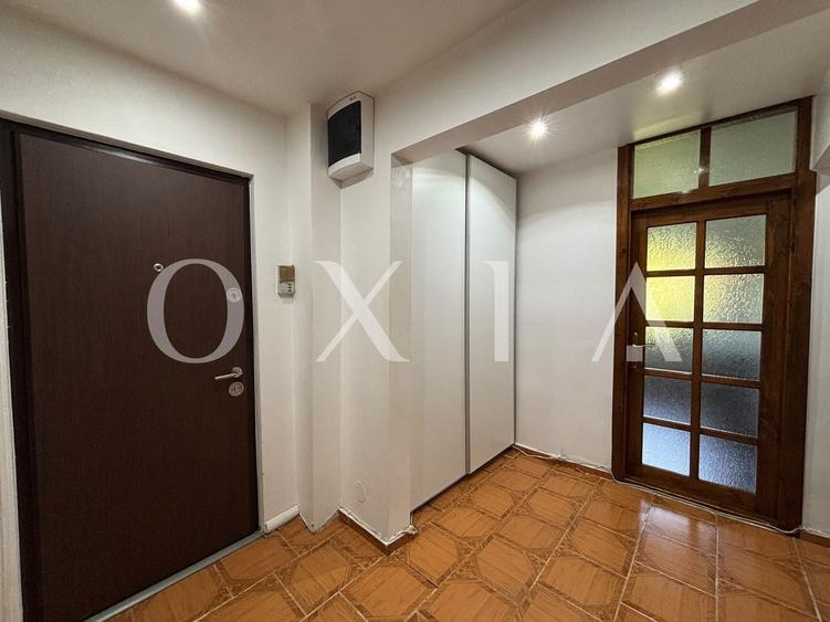 Apartament cu 3 camere decomandat, mobilat în Lipovei