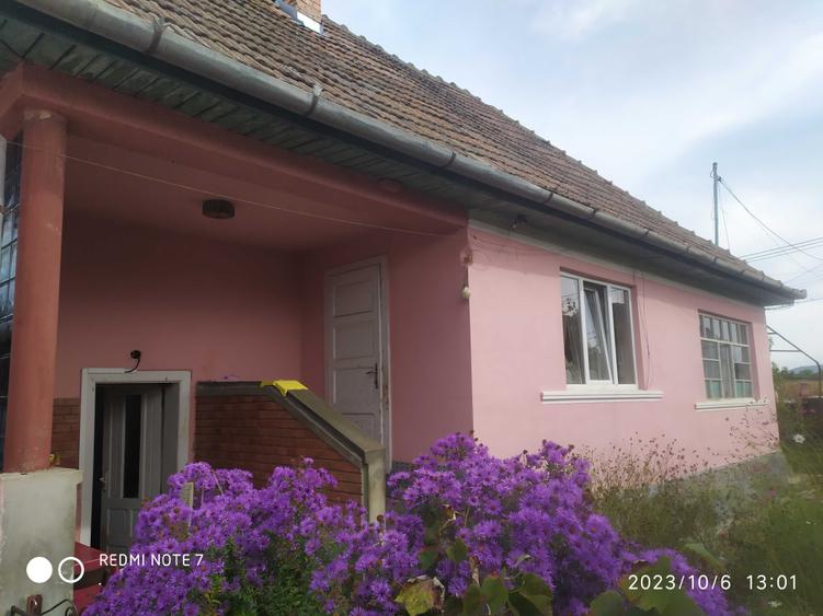 Casă cu 3 camere decomandat în Unirea