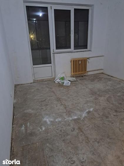 Apartament cu 3 camere decomandat în Decebal