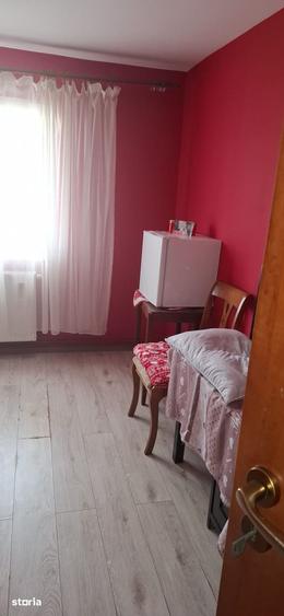 Apartament cu 3 camere decomandat în Dârste