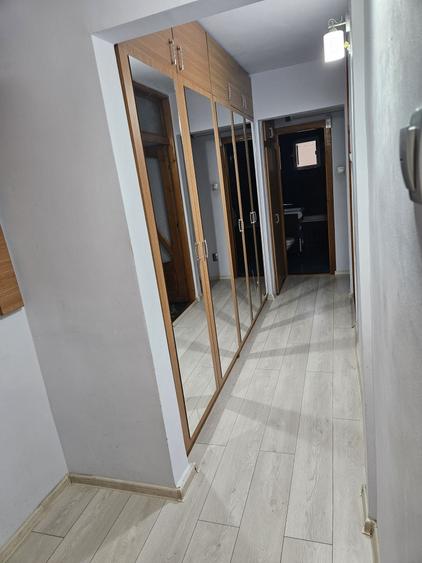 Apartament cu 3 camere decomandat în 1 Mai