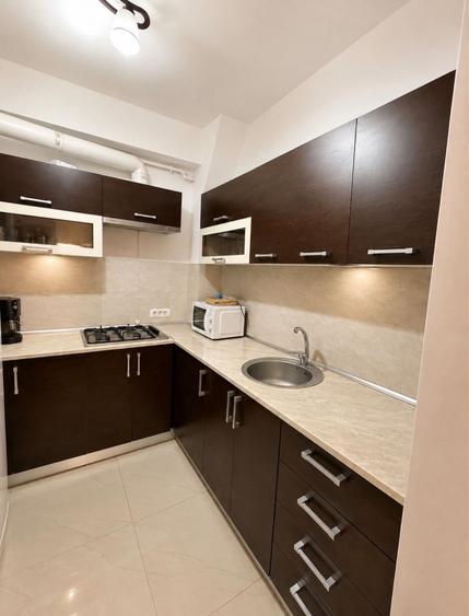Apartament cu 3 camere semidecomandat în Drumul Taberei