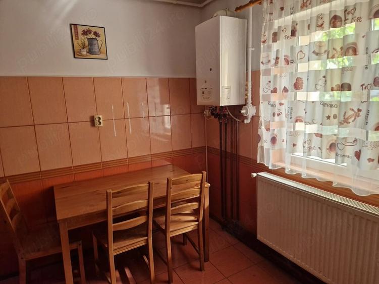 Apartament cu 4 camere decomandat în Central