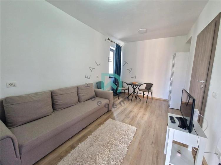 Apartament cu 2 camere decomandat în Tractorul