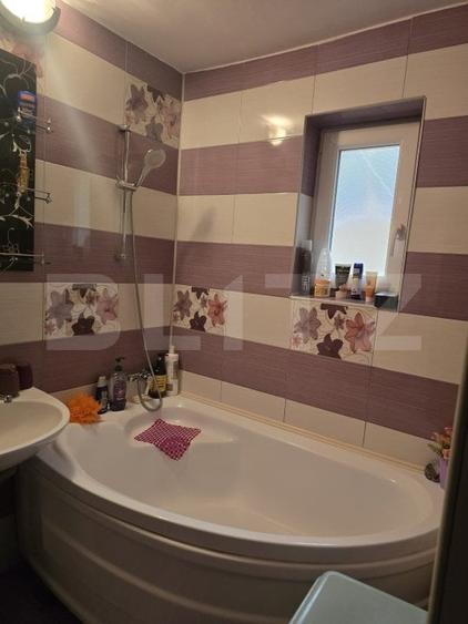 Apartament cu 3 camere semidecomandat, mobilat în Micro 14