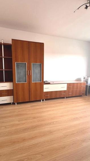 Apartament cu 3 camere decomandat, mobilat în Dumbrava 2