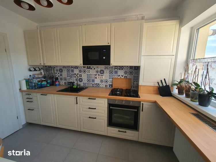 Apartament cu 3 camere în Tractorul