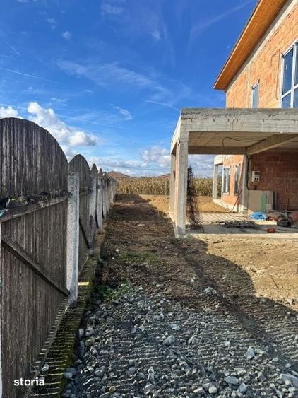 Casă cu 4 camere cu Teren 420 Mp în Recea