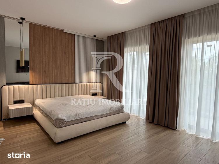 Casă cu 8 camere cu Teren 1100 Mp în Sânmartin