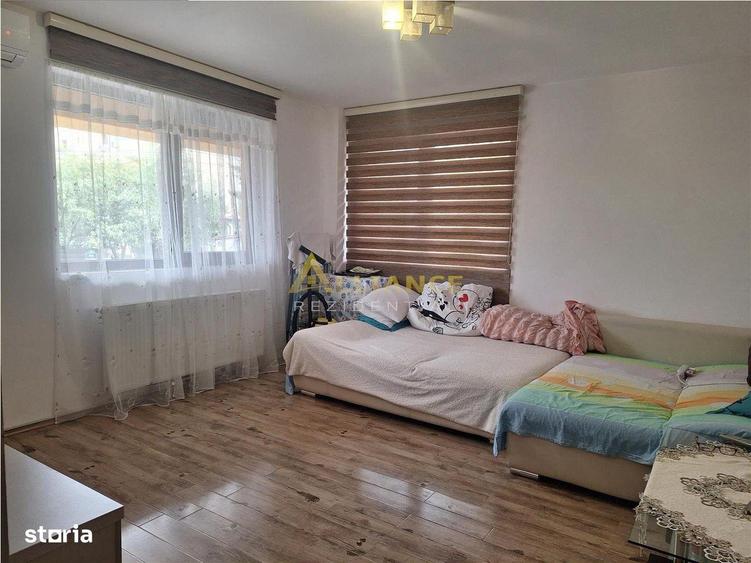 Apartament cu 2 camere, mobilat în Central — fotografia 3
