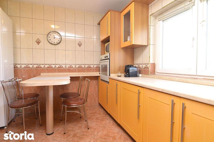 Apartament cu 3 camere decomandat, mobilat în Nerva Traian