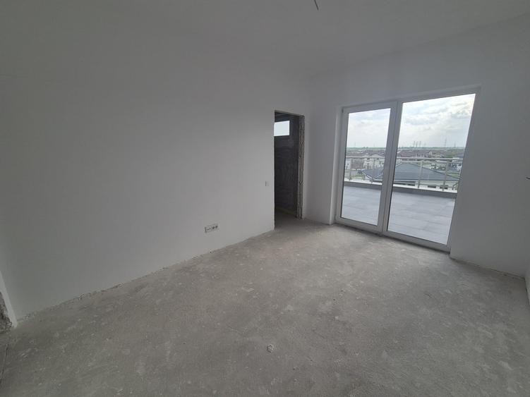 Penthouse cu 4 camere semidecomandat în Vladimirescu