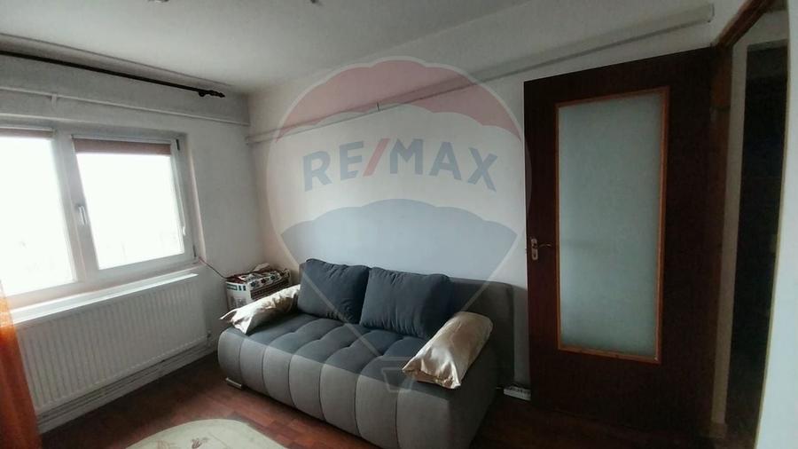 Apartament cu 3 camere decomandat, mobilat în Lăpuș