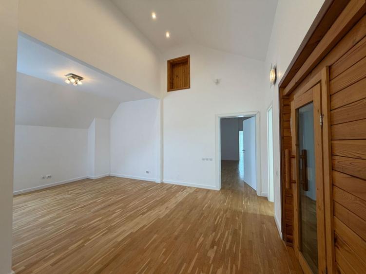 Casă individuală cu 7 camere cu Piscina în Iancu Nicolae
