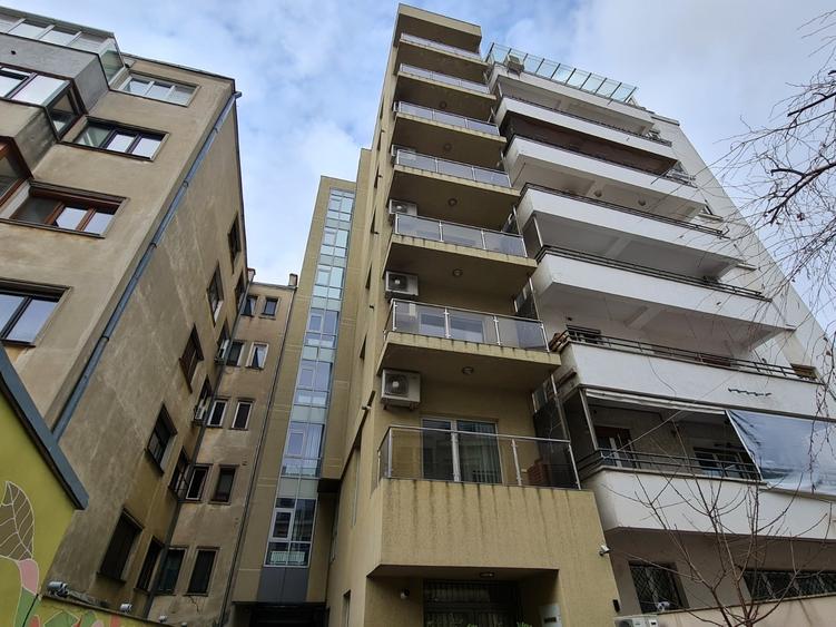 Birou, de 156 mp, în Romană