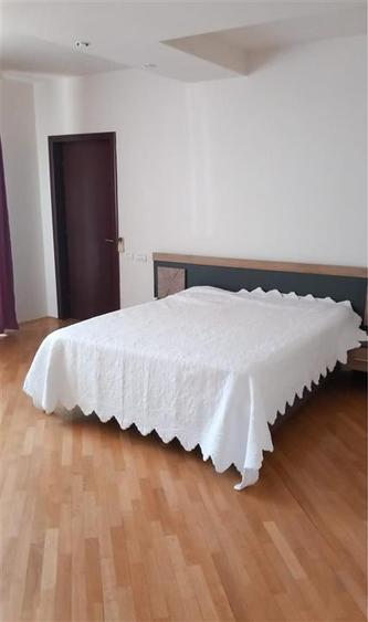 Casă individuală cu 6 camere cu Canalizare în Iancu Nicolae