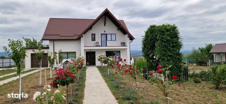 Casă cu 4 camere în Giulești