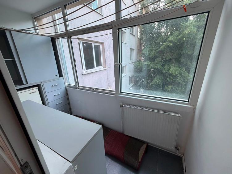 Apartament cu 4 camere decomandat în Titan