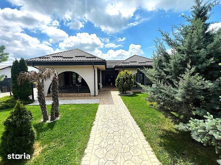 Casă cu 5 camere cu Teren 1700 Mp în Bucium