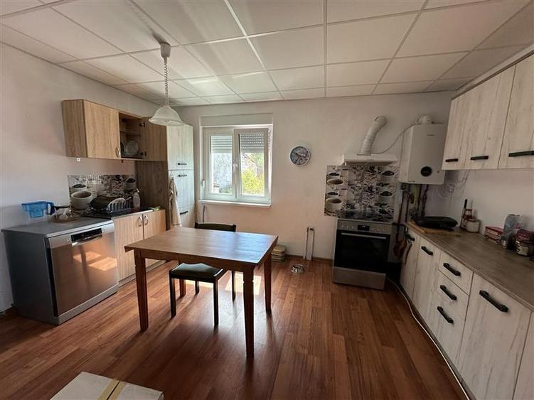 Casă individuală cu 3 camere cu Teren 1438 Mp în Central