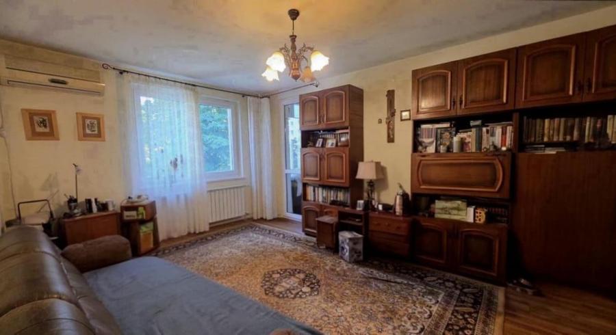 Apartament cu 3 camere decomandat în Titan