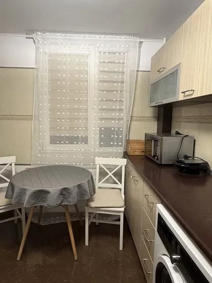 Apartament cu 3 camere decomandat în Drumul Taberei