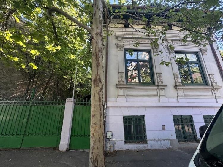 Casă cu 12 camere cu Teren 877 Mp în Snagov