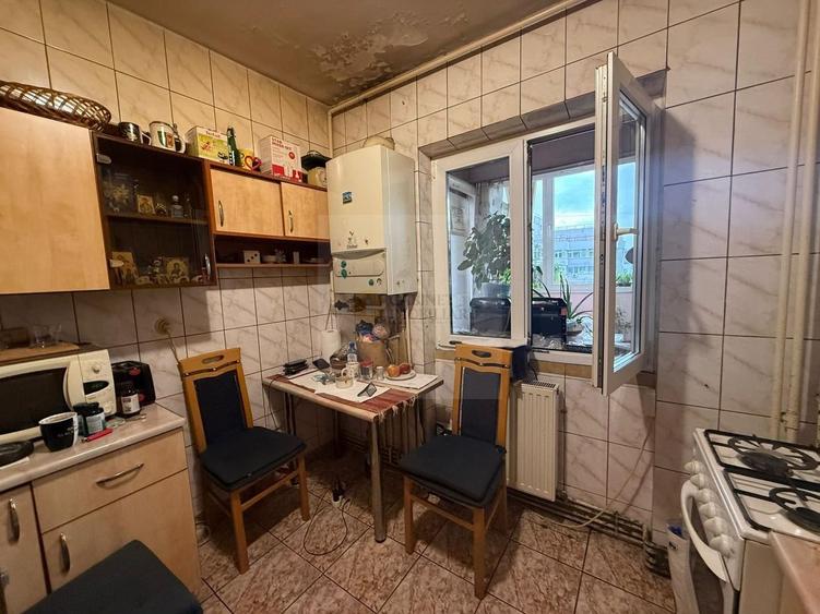 Apartament cu 3 camere decomandat, mobilat în Titulescu