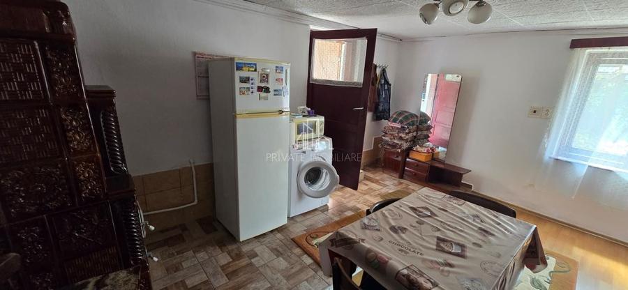 Casă individuală cu 4 camere cu Canalizare în Est