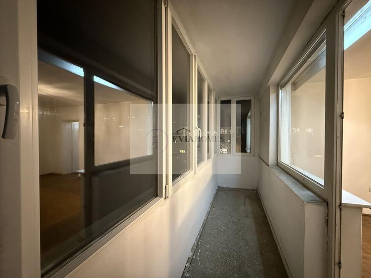 Apartament cu 3 camere semidecomandat în Grigorescu