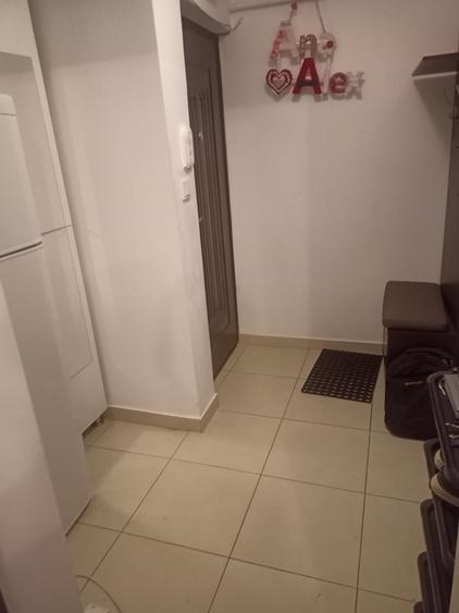 Apartament cu 2 camere semidecomandat în Podu Roș